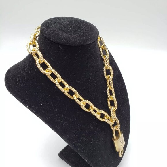 Authentic Louis Vuitton Lock and Key Gold Color with Gold Plated Chain Necklace - Picture 4 of 10